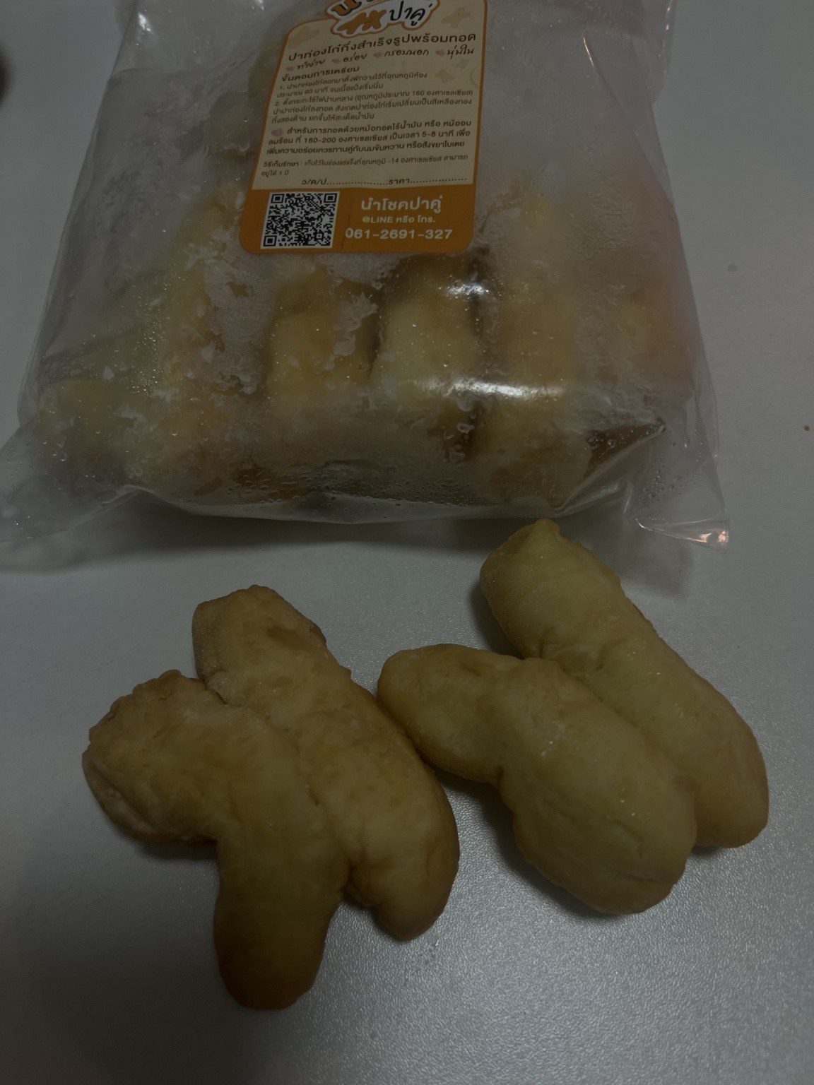 パッケージされた食品と食品サンプル
